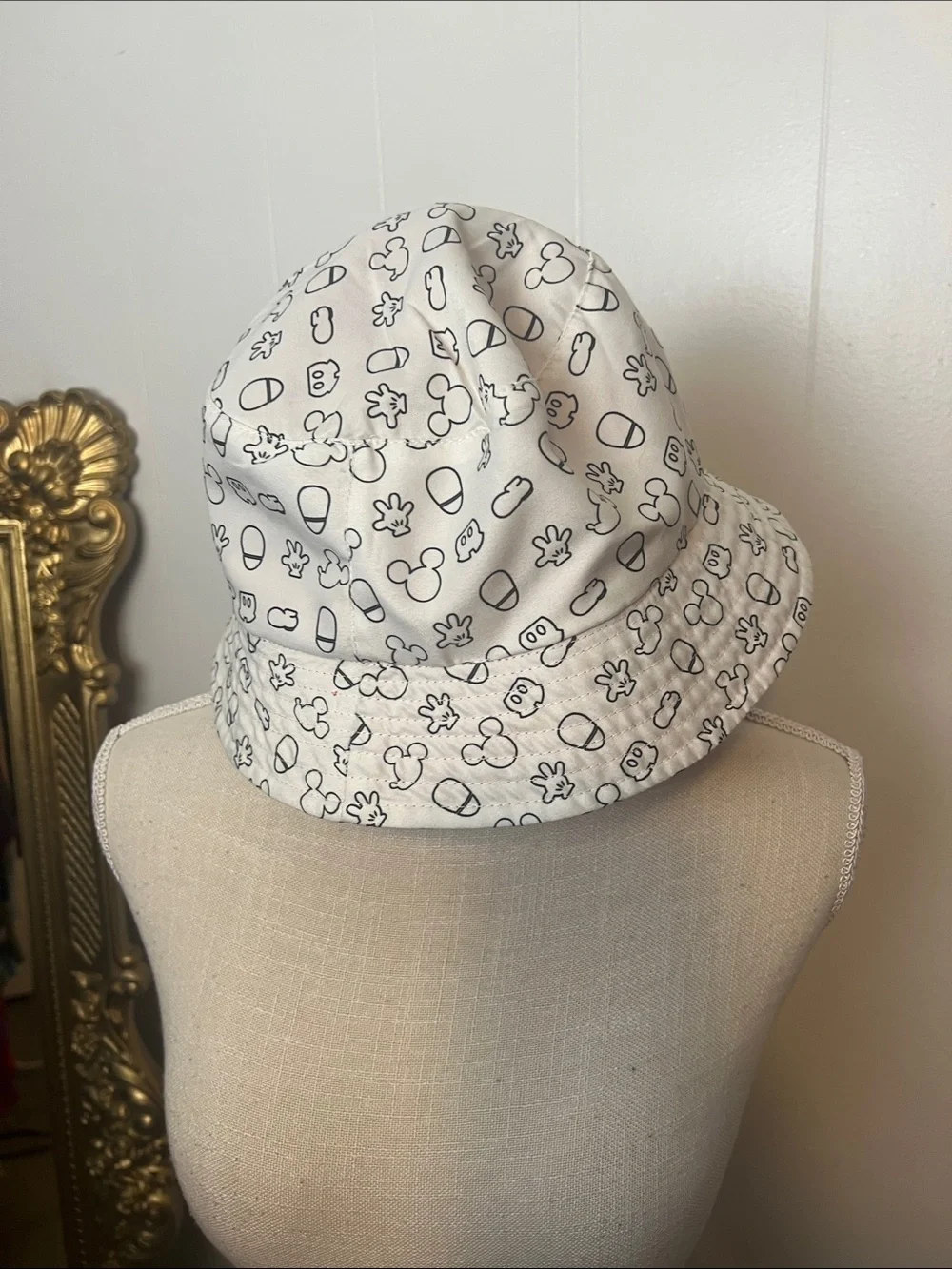 ⭐️Disney Mickey Mouse Reversible Red/ White/Black Fishing Styled Bucket Hat OS